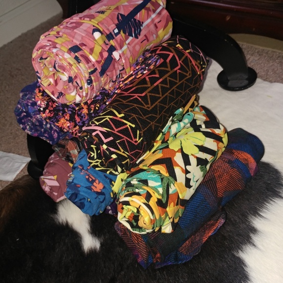 (2)Pair Lularoe One size (2-10) leggings bundle - Picture 5 of 8